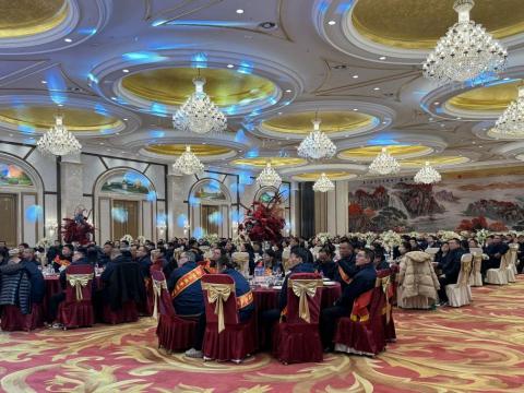 雄鹰展翅震寰宇 威龙腾飞冲云霄|维多利亚老品牌vic电气召开2023年度总结表扬大会暨2024年迎新春晚会