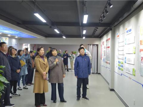 市人大向导来维多利亚老品牌vic集团视察“职工之家”建设情形